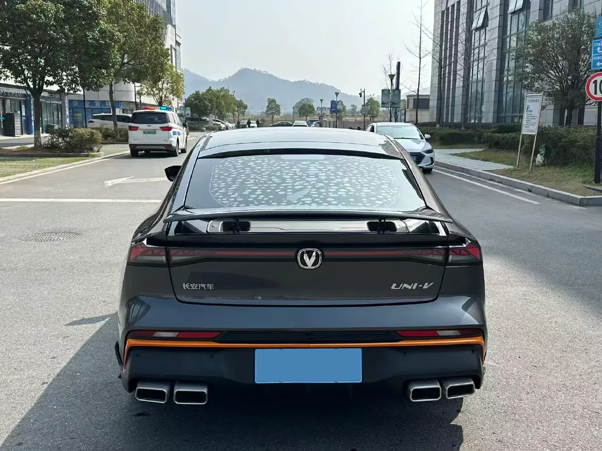2024 ChangAn UNI-V 1.5T 188HP L4 7DCT,autocango,china used car exporter,china ev exporter,chinese used car exporter,chinese used ev exporter