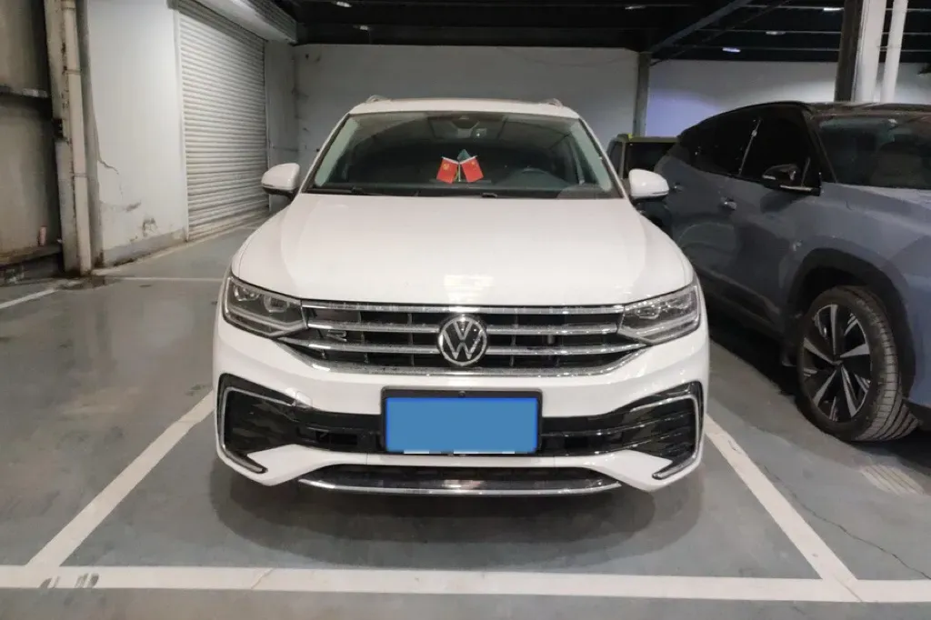 2023 Volkswagen Tiguan L 2.0T 186HP L4 7DCT,autocango,china used car exporter,china ev exporter,chinese used car exporter,chinese used ev exporter