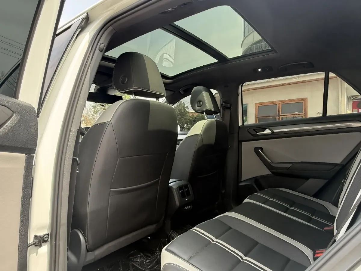 2023 Volkswagen T-Roc 1.5T 160HP L4 7DCT,autocango,china used car exporter,china ev exporter,chinese used car exporter,chinese used ev exporter