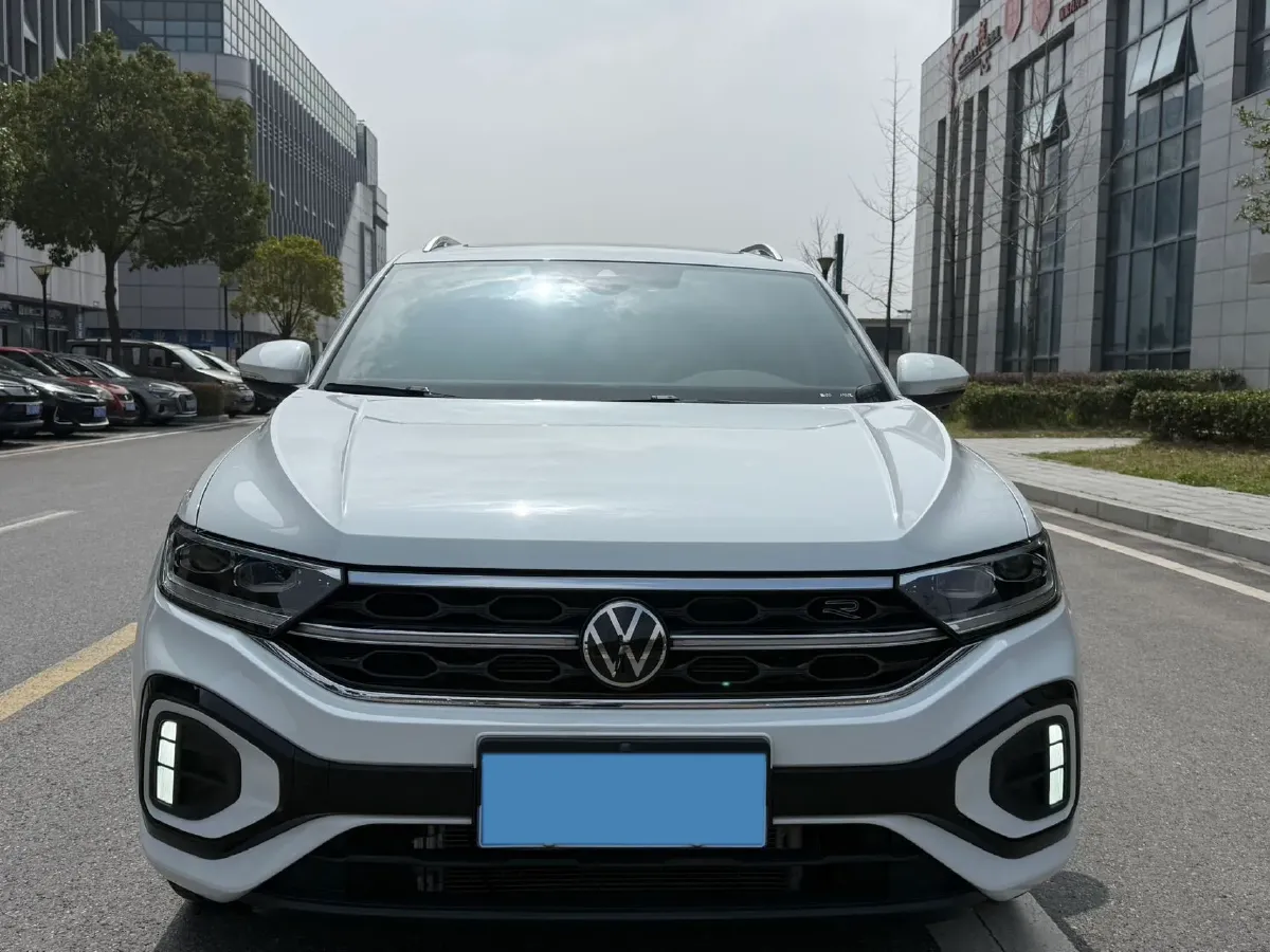 2023 Volkswagen T-Roc 1.5T 160HP L4 7DCT,autocango,china used car exporter,china ev exporter,chinese used car exporter,chinese used ev exporter