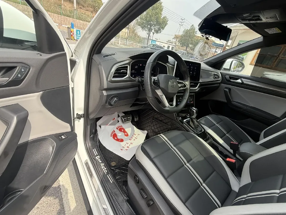 2023 Volkswagen T-Roc 1.5T 160HP L4 7DCT,autocango,china used car exporter,china ev exporter,chinese used car exporter,chinese used ev exporter