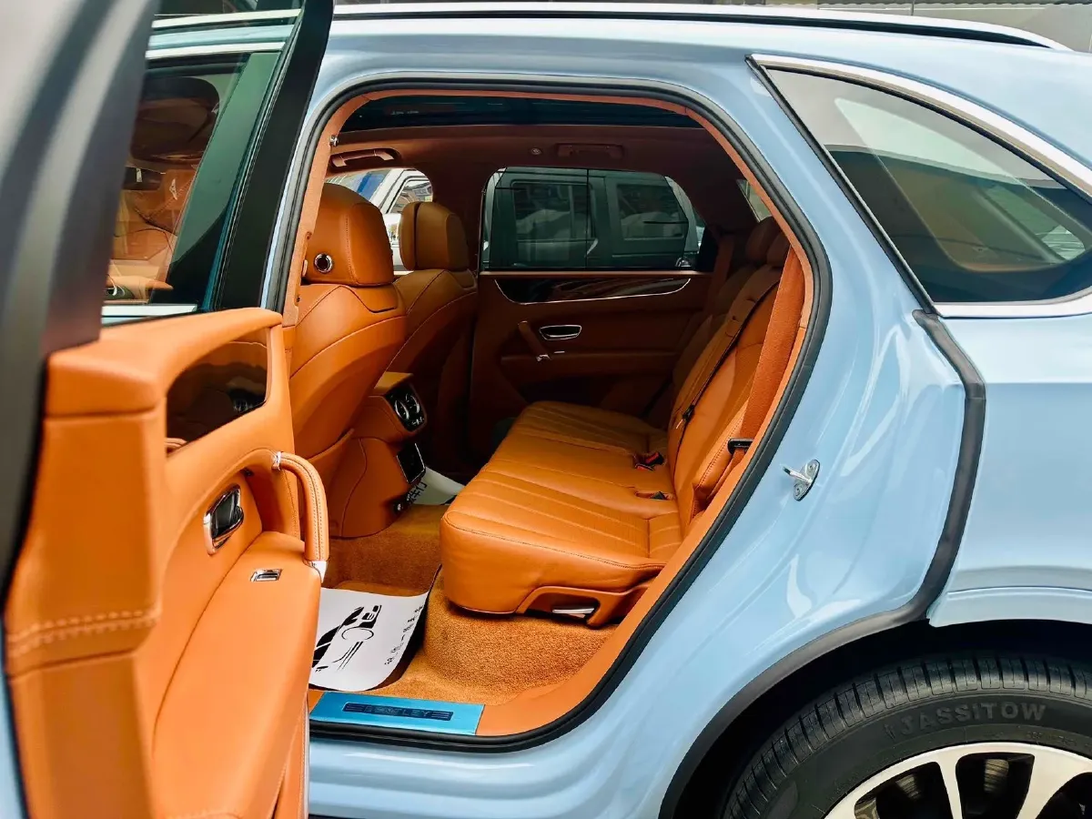 2017 Bentley Bentayga 6.0T 608HP W12 8AT,autocango,china used car exporter,china ev exporter,chinese used car exporter,chinese used ev exporter