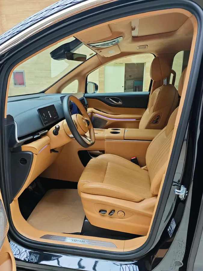 2025 Voyah Dream BEV 108.7KWH,autocango,china used car exporter,china ev exporter,chinese used car exporter,chinese used ev exporter