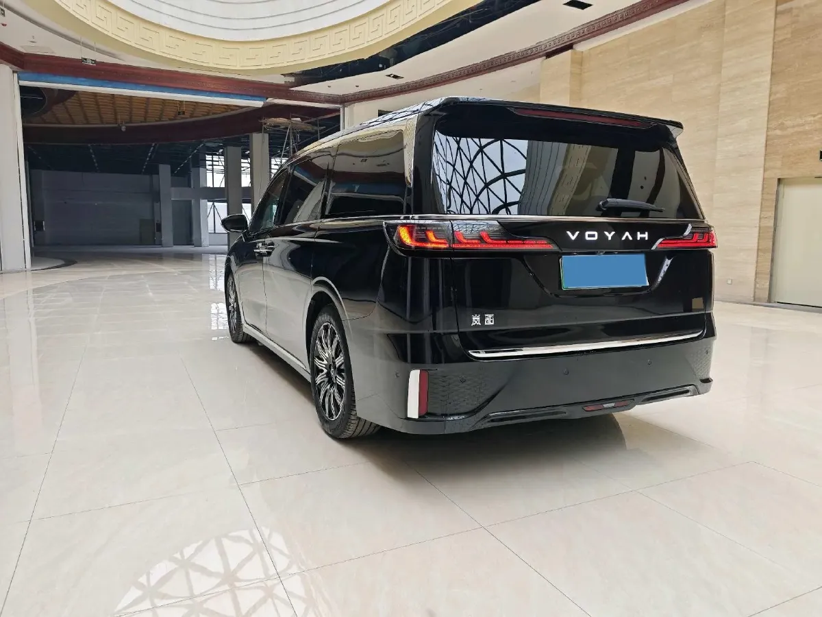 2025 Voyah Dream BEV 108.7KWH,autocango,china used car exporter,china ev exporter,chinese used car exporter,chinese used ev exporter