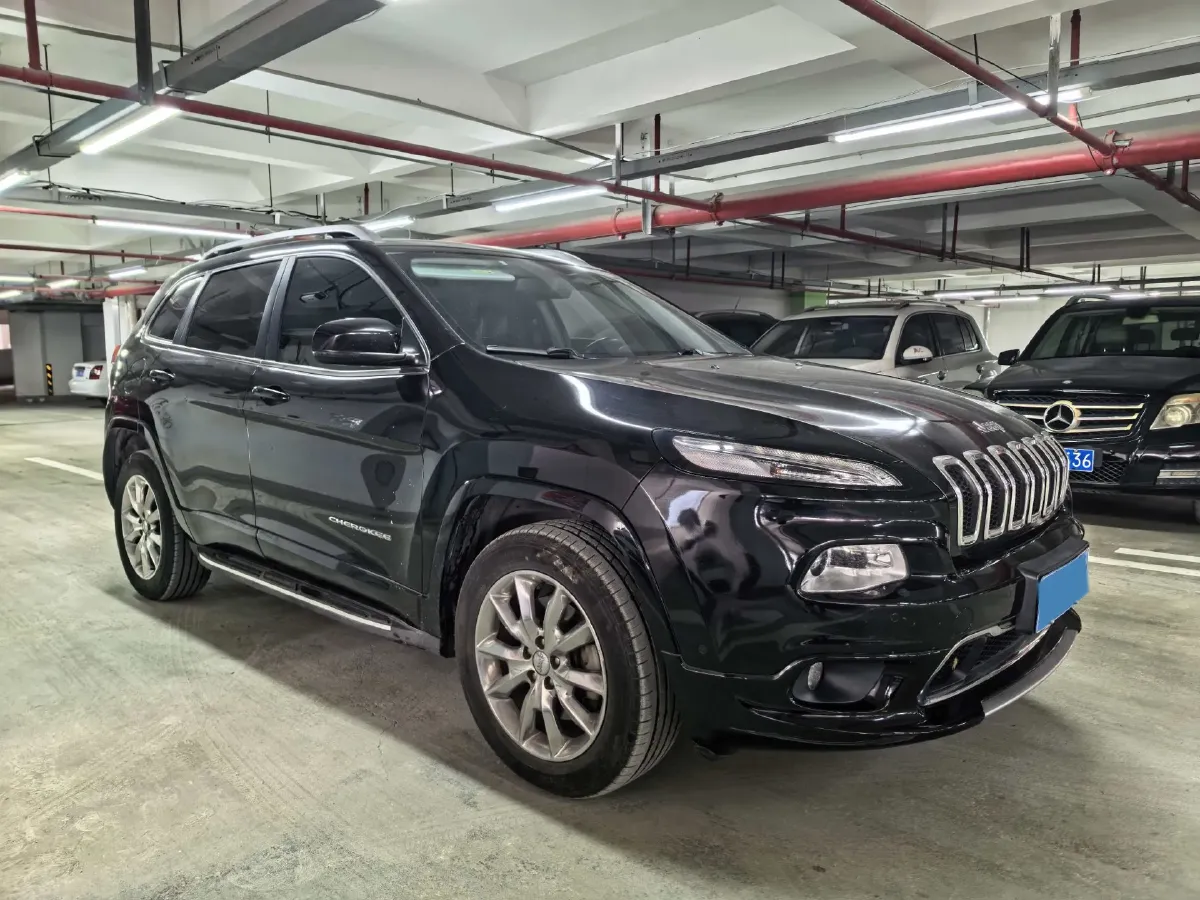 2017 Jeep Cherokee 2.4L 175HP L4 9AT,autocango,china used car exporter,china ev exporter,chinese used car exporter,chinese used ev exporter