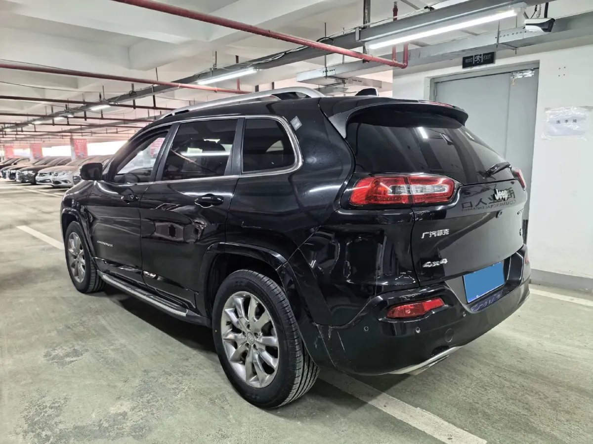 2017 Jeep Cherokee 2.4L 175HP L4 9AT,autocango,china used car exporter,china ev exporter,chinese used car exporter,chinese used ev exporter
