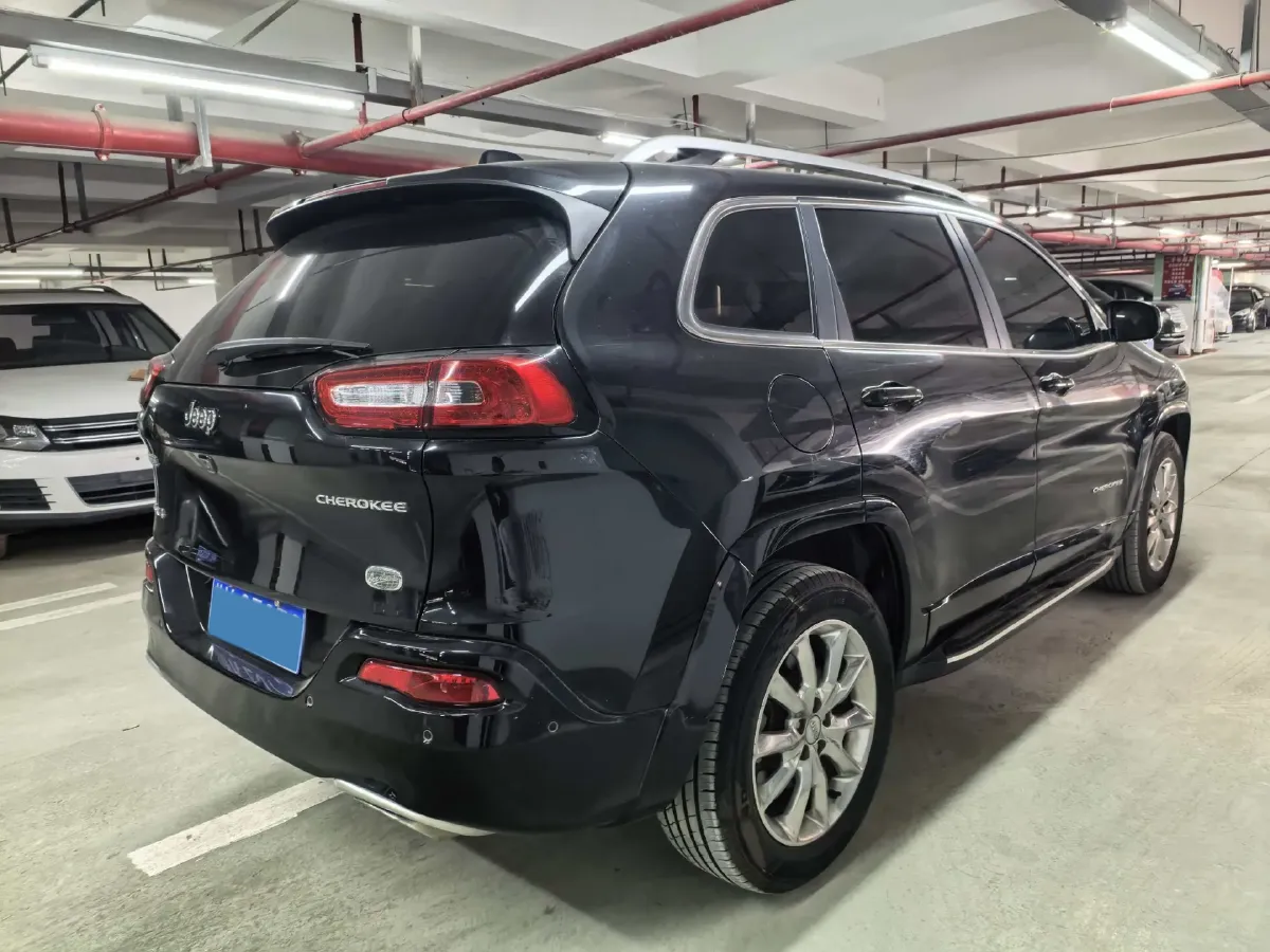 2017 Jeep Cherokee 2.4L 175HP L4 9AT,autocango,china used car exporter,china ev exporter,chinese used car exporter,chinese used ev exporter