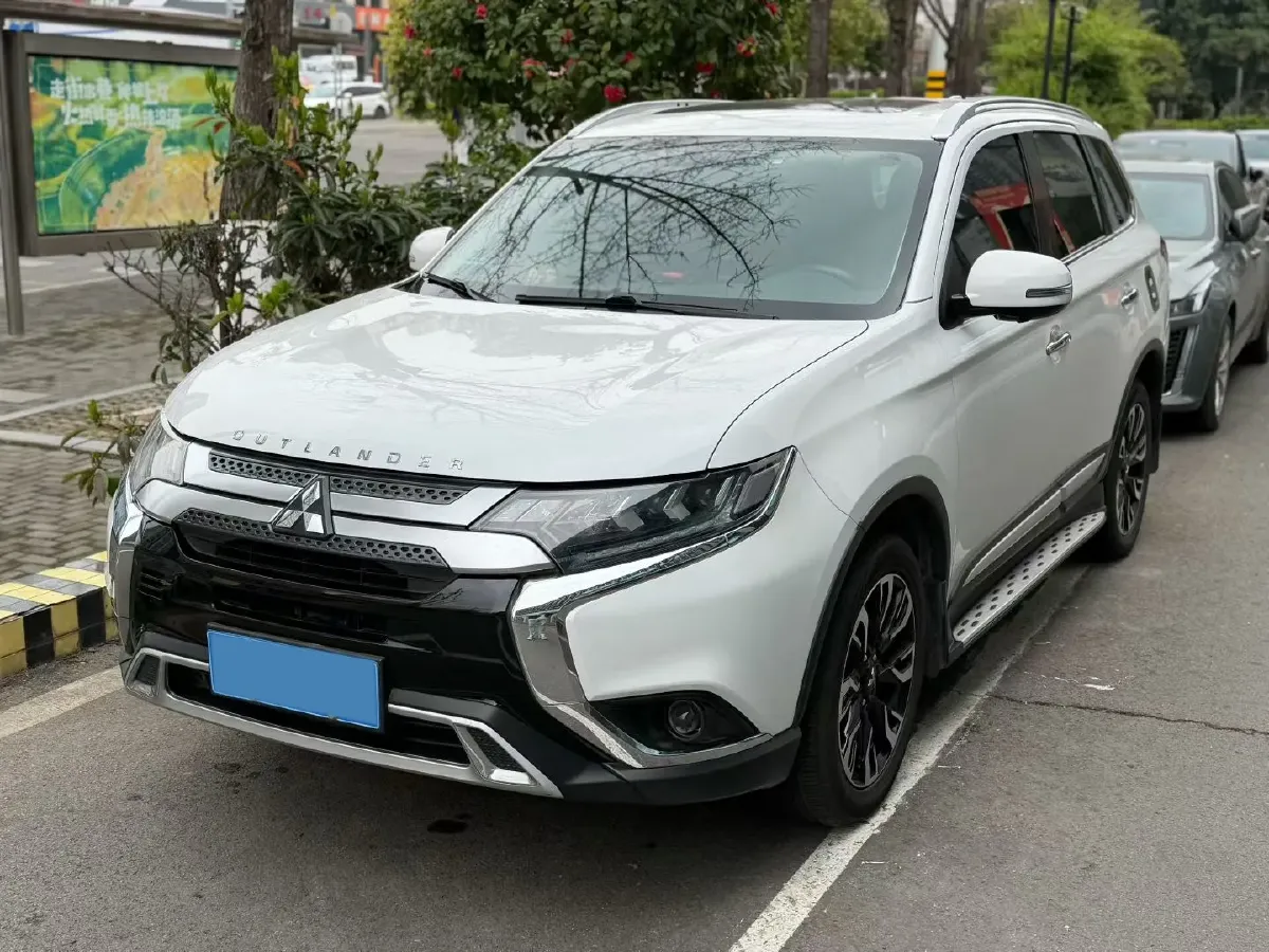 2019 Mitsubishi Outlander 2.4L 192HP L4 CVT,autocango,china used car exporter,china ev exporter,chinese used car exporter,chinese used ev exporter