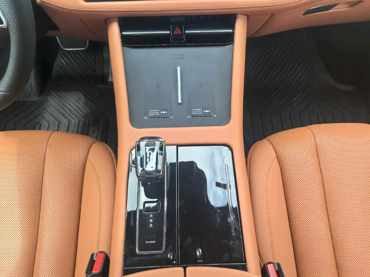 2024 AITO AITO M7 1.5T 152HP L4 REEV 42KWH,autocango,china used car exporter,china ev exporter,chinese used car exporter,chinese used ev exporter