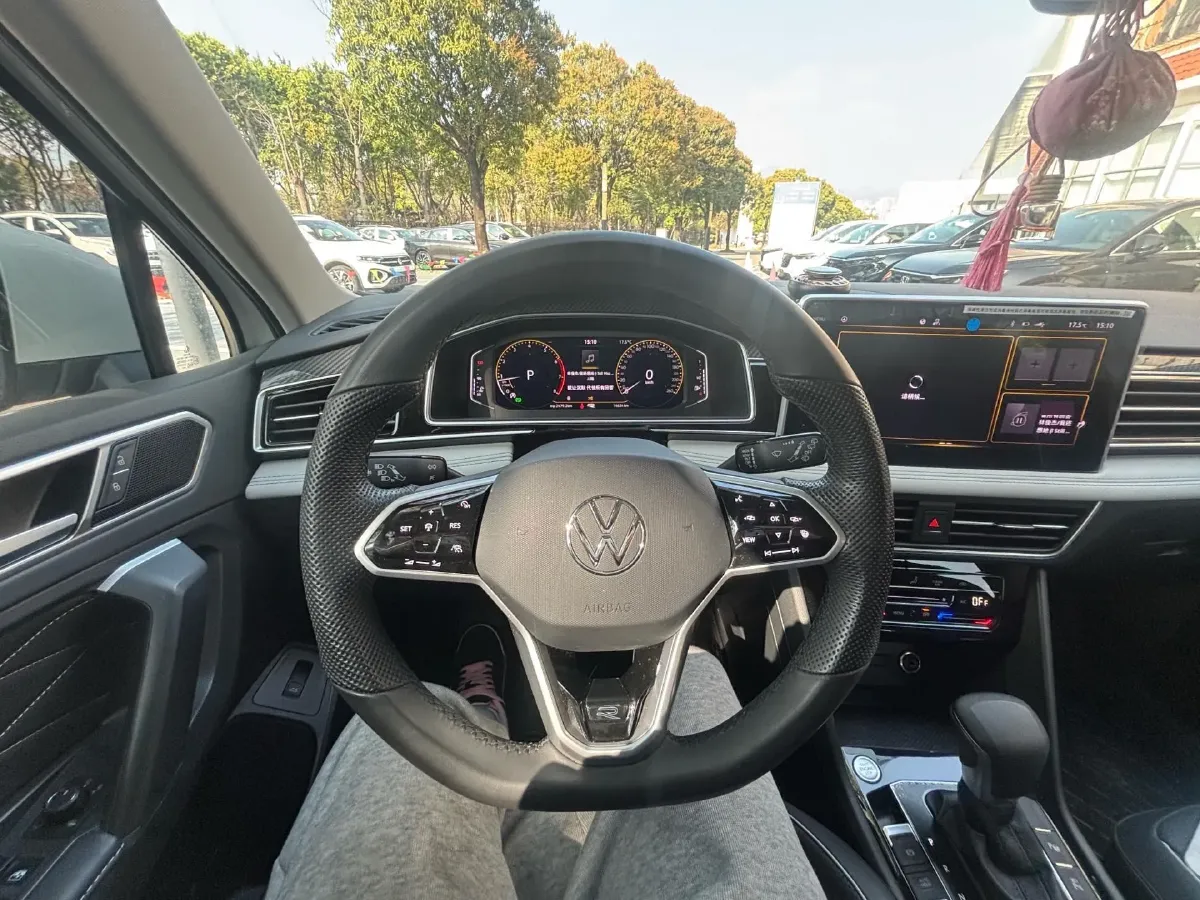 2024 Volkswagen Tiguan L 2.0T 186HP L4 7DCT,autocango,china used car exporter,china ev exporter,chinese used car exporter,chinese used ev exporter