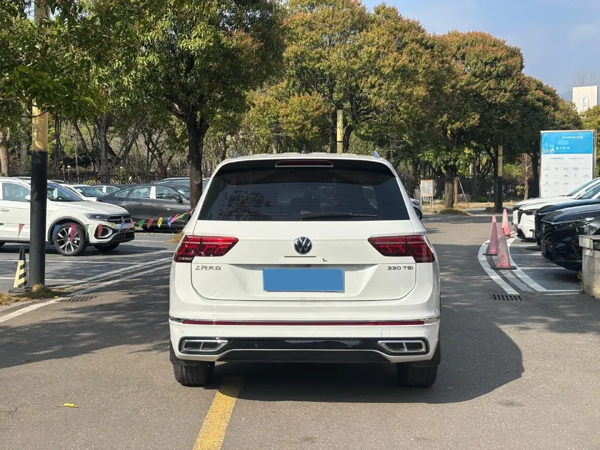 2024 Volkswagen Tiguan L 2.0T 186HP L4 7DCT,autocango,china used car exporter,china ev exporter,chinese used car exporter,chinese used ev exporter