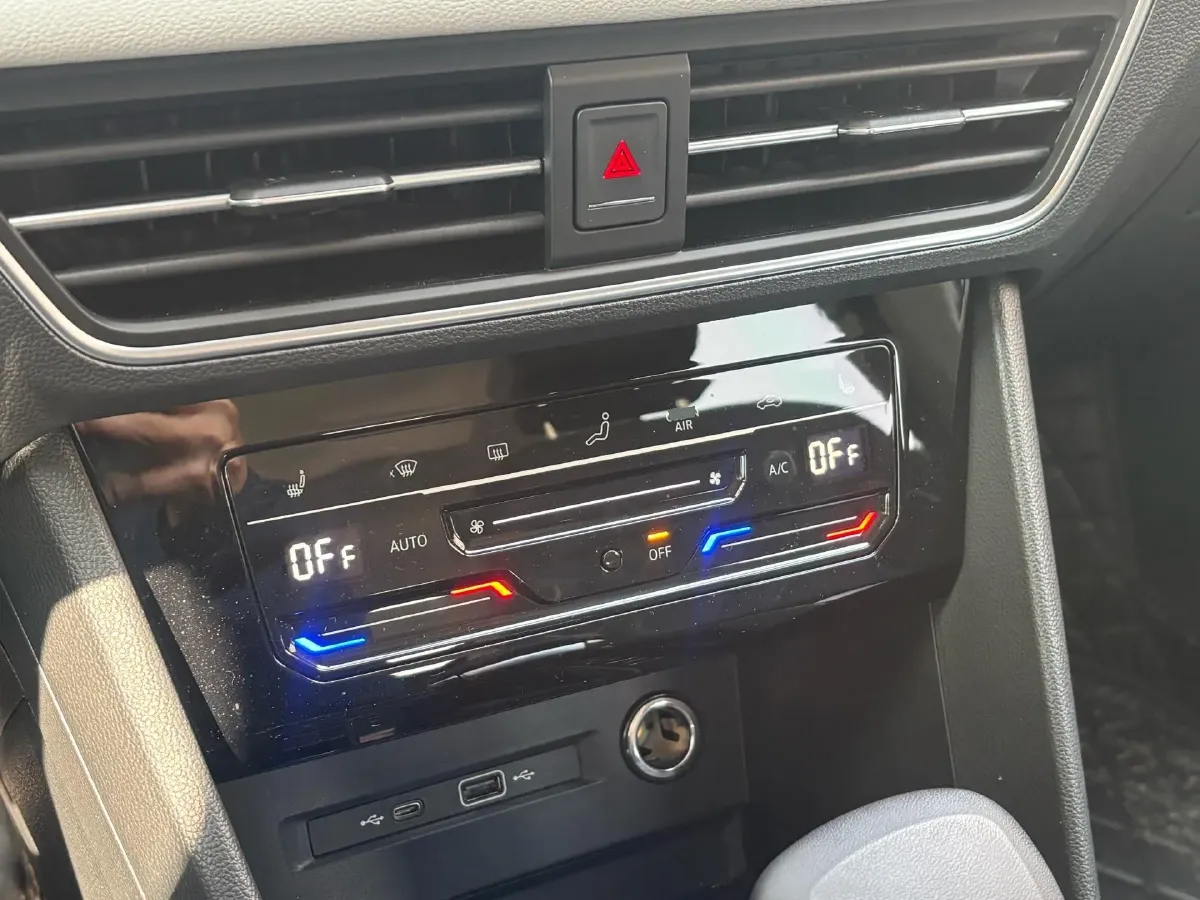 2024 Volkswagen Tiguan L 2.0T 186HP L4 7DCT,autocango,china used car exporter,china ev exporter,chinese used car exporter,chinese used ev exporter