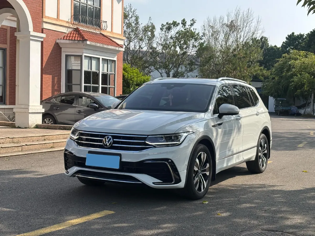 2024 Volkswagen Tiguan L 2.0T 186HP L4 7DCT,autocango,china used car exporter,china ev exporter,chinese used car exporter,chinese used ev exporter