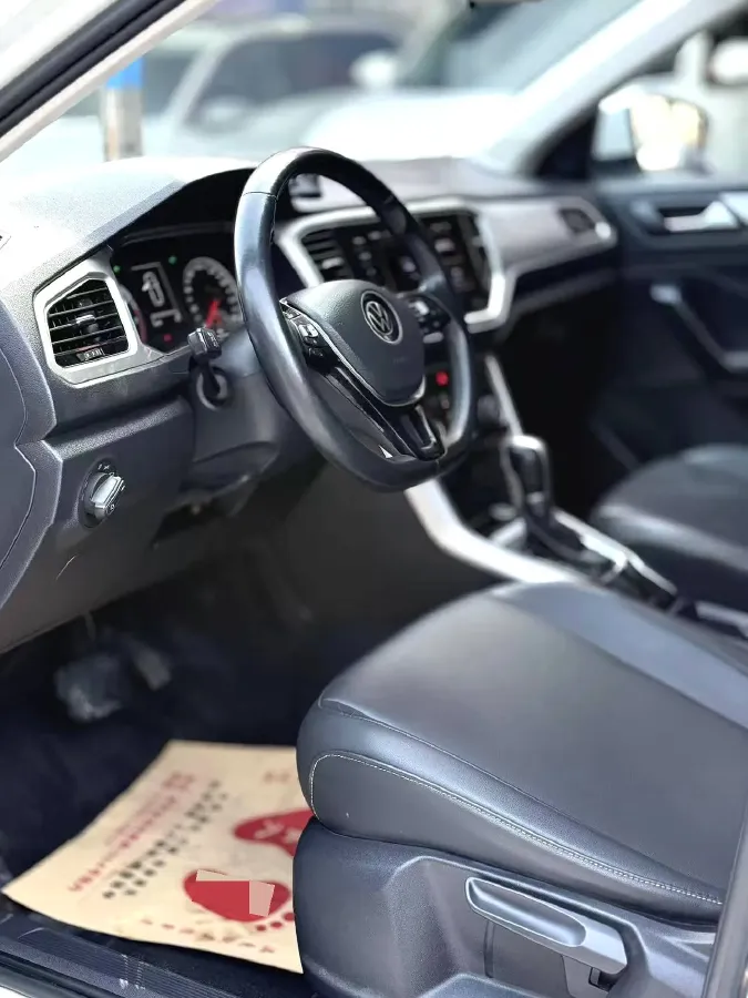 2022 Volkswagen T-Roc 1.4T 150HP L4 7DCT,autocango,china used car exporter,china ev exporter,chinese used car exporter,chinese used ev exporter