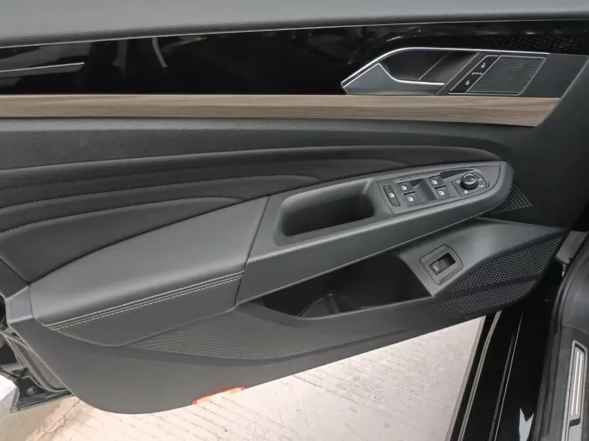 2017 Volkswagen Passat 2.0T 220HP L4 7DCT,autocango,china used car exporter,china ev exporter,chinese used car exporter,chinese used ev exporter