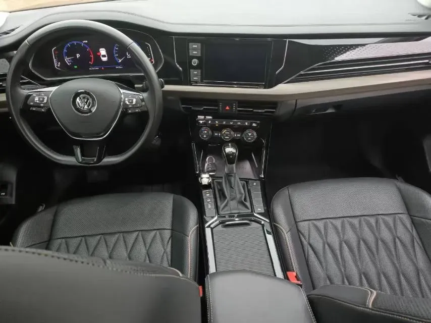 2017 Volkswagen Passat 2.0T 220HP L4 7DCT,autocango,china used car exporter,china ev exporter,chinese used car exporter,chinese used ev exporter