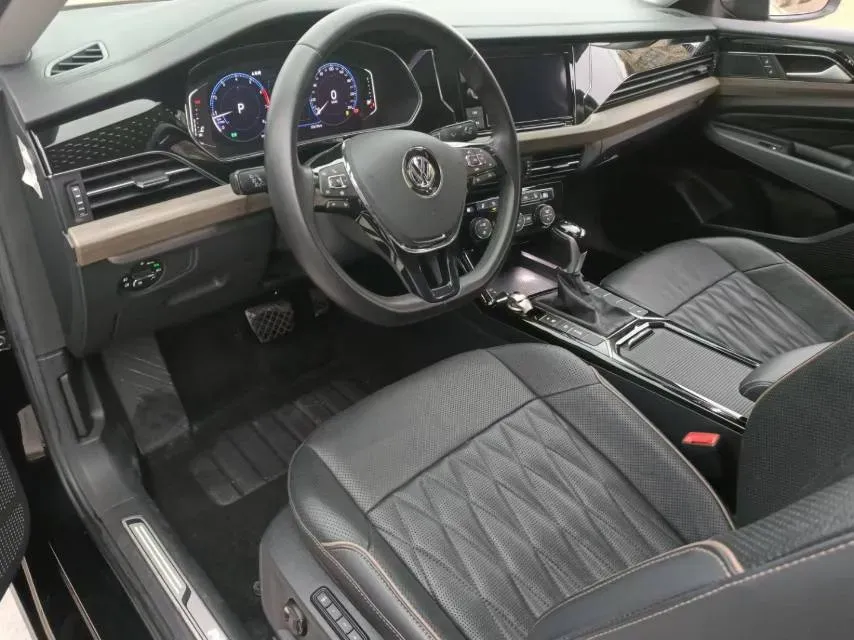 2017 Volkswagen Passat 2.0T 220HP L4 7DCT,autocango,china used car exporter,china ev exporter,chinese used car exporter,chinese used ev exporter