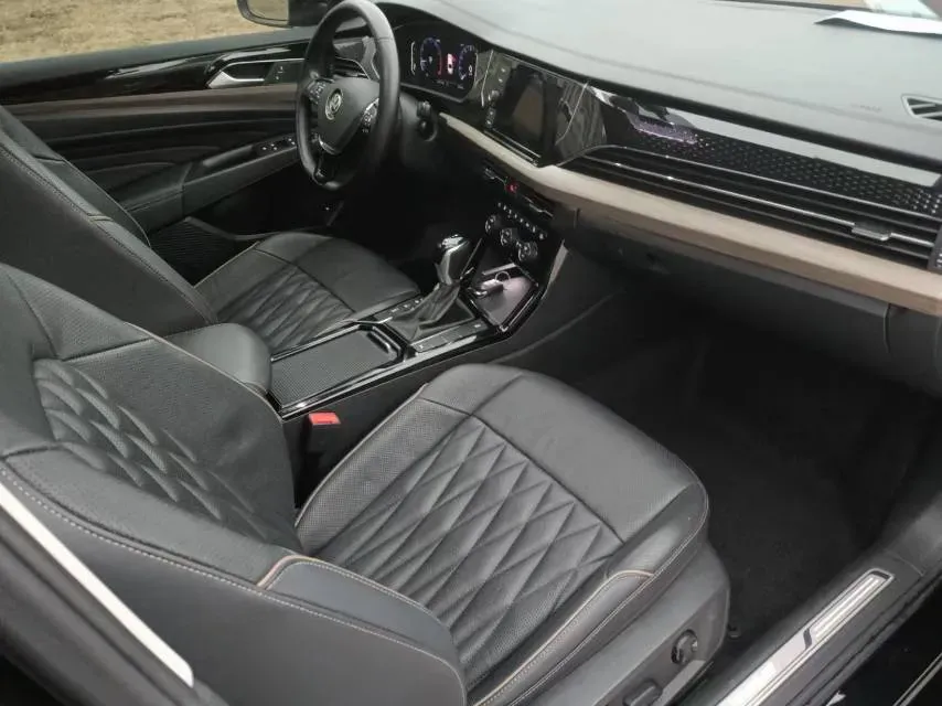 2017 Volkswagen Passat 2.0T 220HP L4 7DCT,autocango,china used car exporter,china ev exporter,chinese used car exporter,chinese used ev exporter