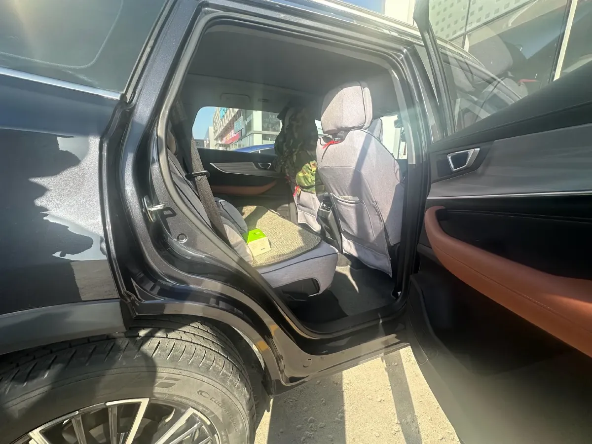 2021 Chery Tiggo 8 Plus 1.6T 197HP L4 7DCT,autocango,china used car exporter,china ev exporter,chinese used car exporter,chinese used ev exporter