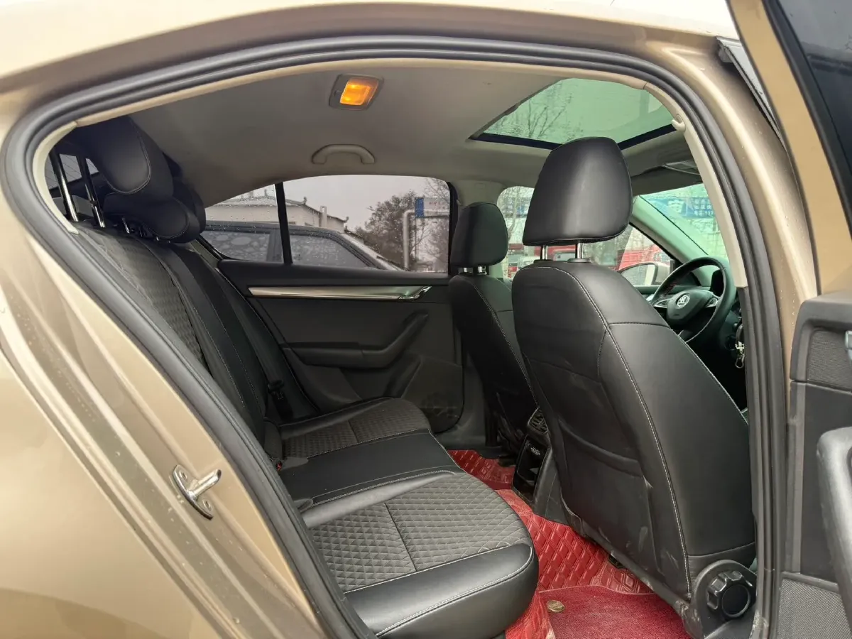 2019 Skoda Octavia 1.5L 116HP L4 6AT,autocango,china used car exporter,china ev exporter,chinese used car exporter,chinese used ev exporter