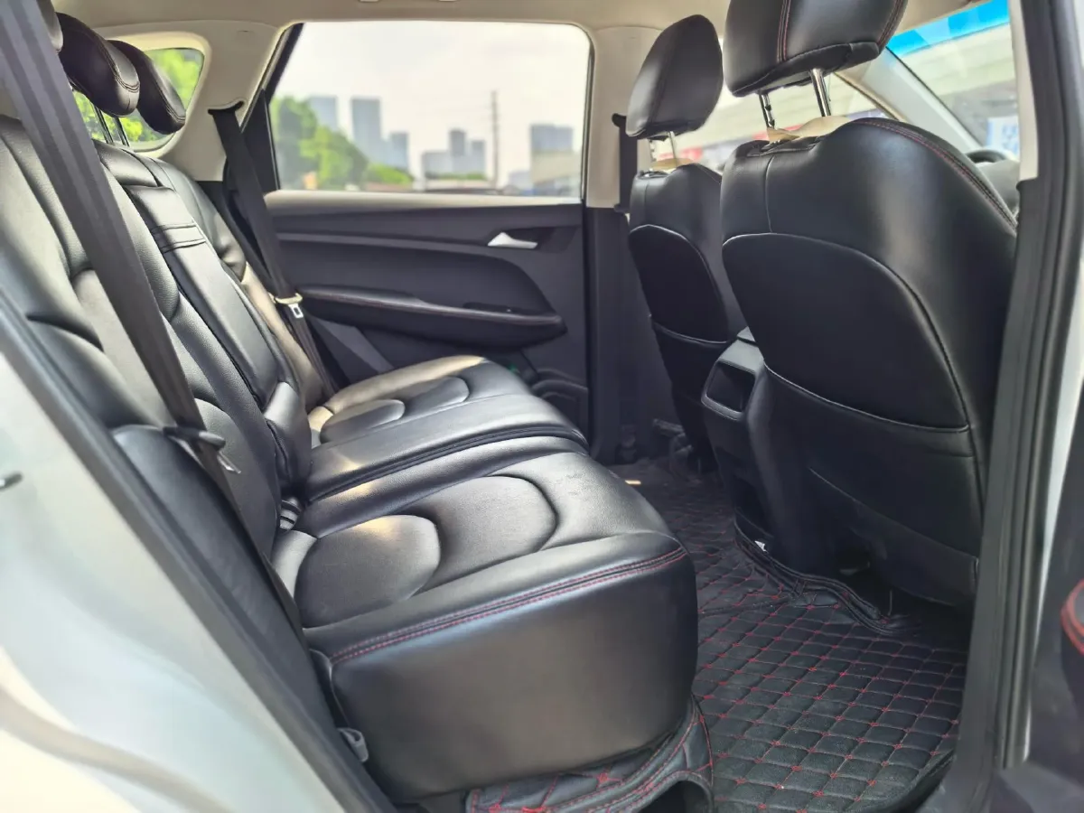 2018 BaoJun 530 1.5T 150HP L4 6MT,autocango,china used car exporter,china ev exporter,chinese used car exporter,chinese used ev exporter