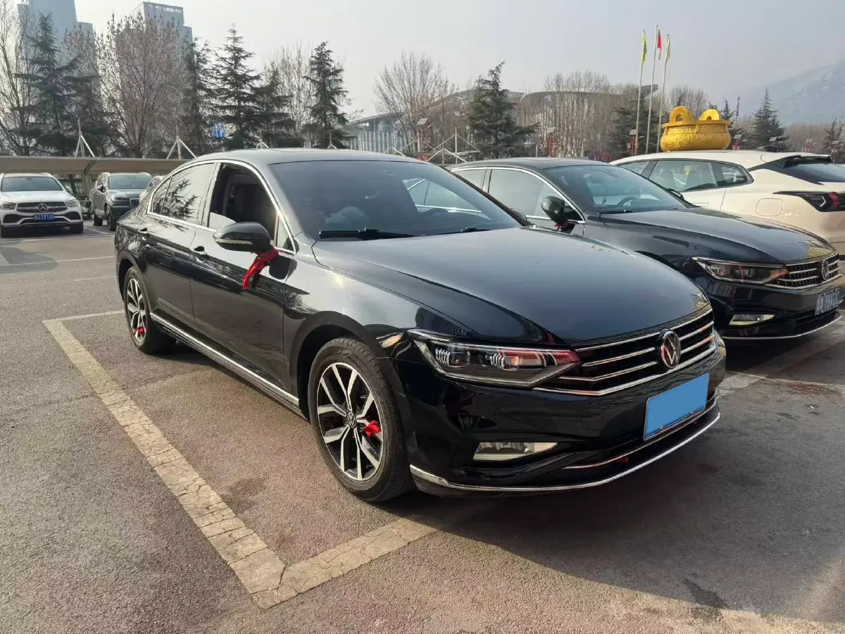 2020 Volkswagen Magotan 2.0T 186HP L4 7DCT,autocango,china used car exporter,china ev exporter,chinese used car exporter,chinese used ev exporter