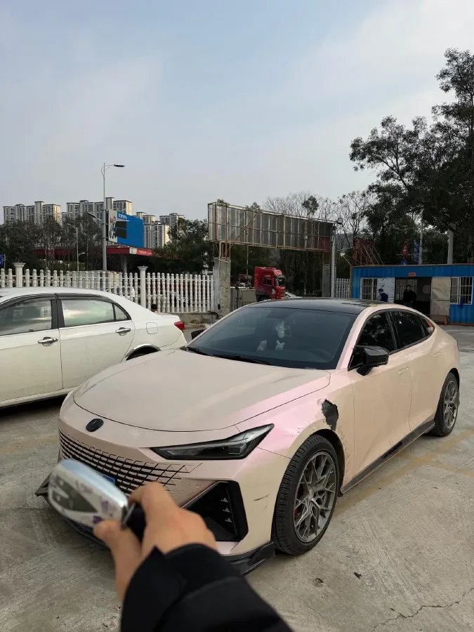 2022 ChangAn UNI-V 1.5T 188HP L4 7DCT,autocango,china used car exporter,china ev exporter,chinese used car exporter,chinese used ev exporter