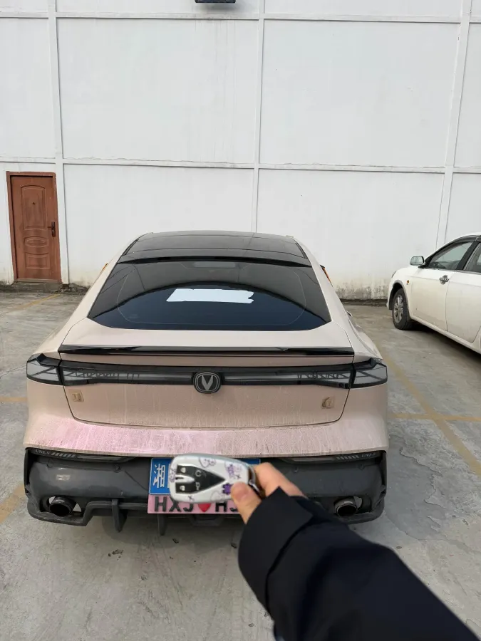 2022 ChangAn UNI-V 1.5T 188HP L4 7DCT,autocango,china used car exporter,china ev exporter,chinese used car exporter,chinese used ev exporter