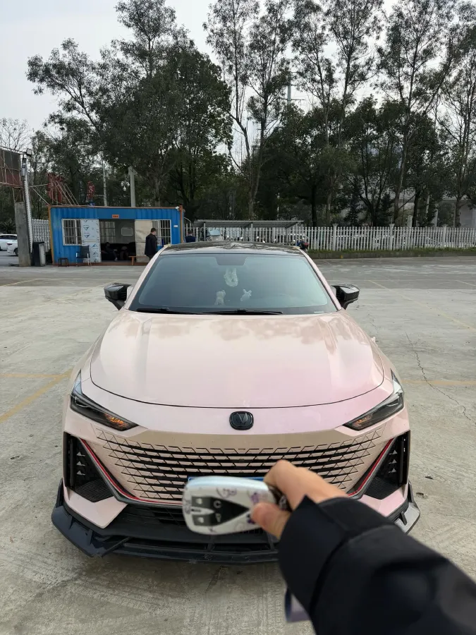 2022 ChangAn UNI-V 1.5T 188HP L4 7DCT,autocango,china used car exporter,china ev exporter,chinese used car exporter,chinese used ev exporter