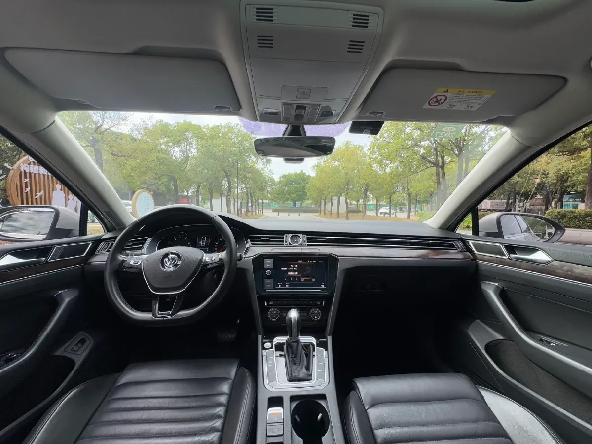 2019 Volkswagen Magotan 2.0T 186HP L4 7DCT,autocango,china used car exporter,china ev exporter,chinese used car exporter,chinese used ev exporter