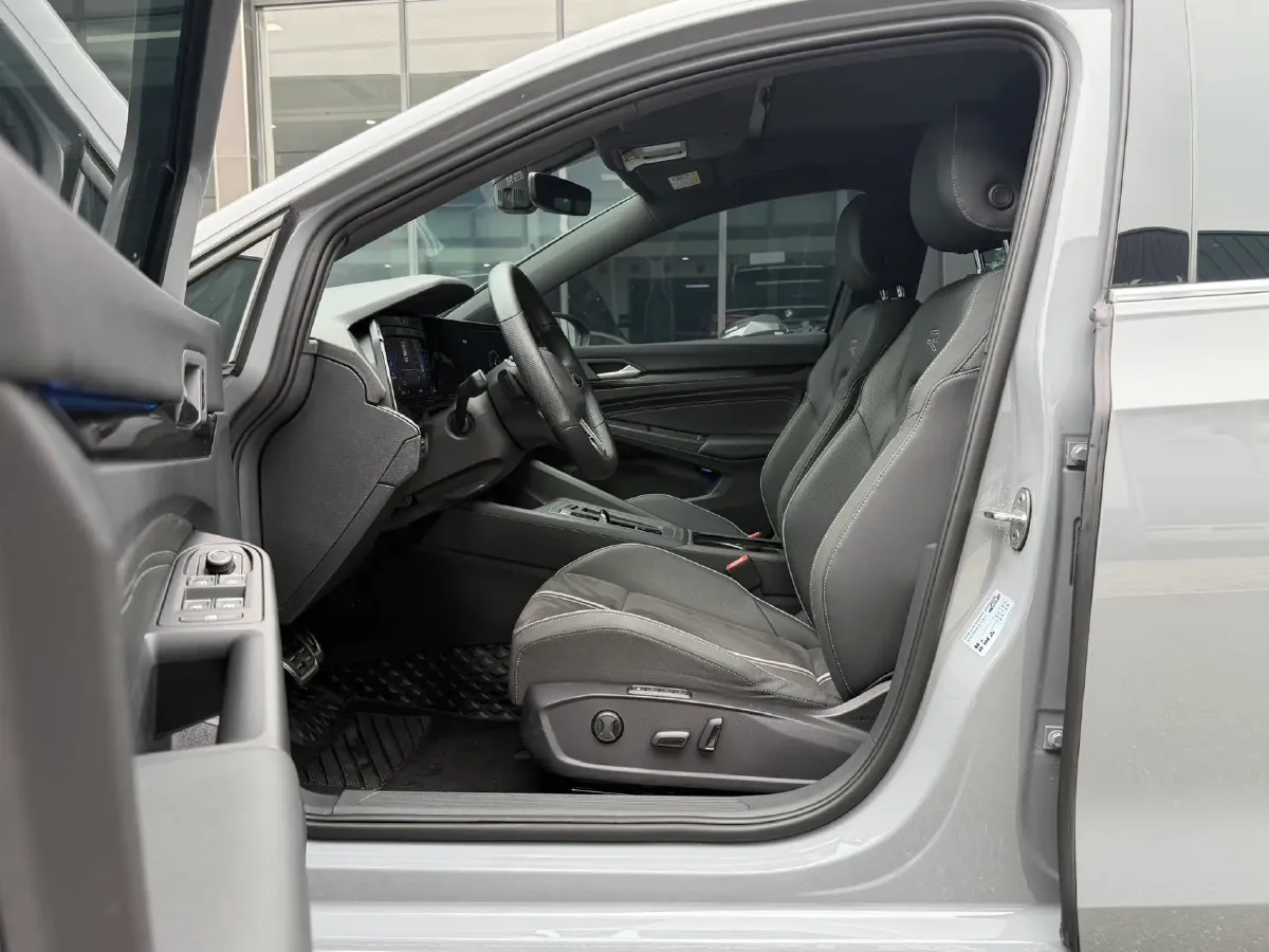 2023 Volkswagen Golf 1.4T 150HP L4 7DCT,autocango,china used car exporter,china ev exporter,chinese used car exporter,chinese used ev exporter