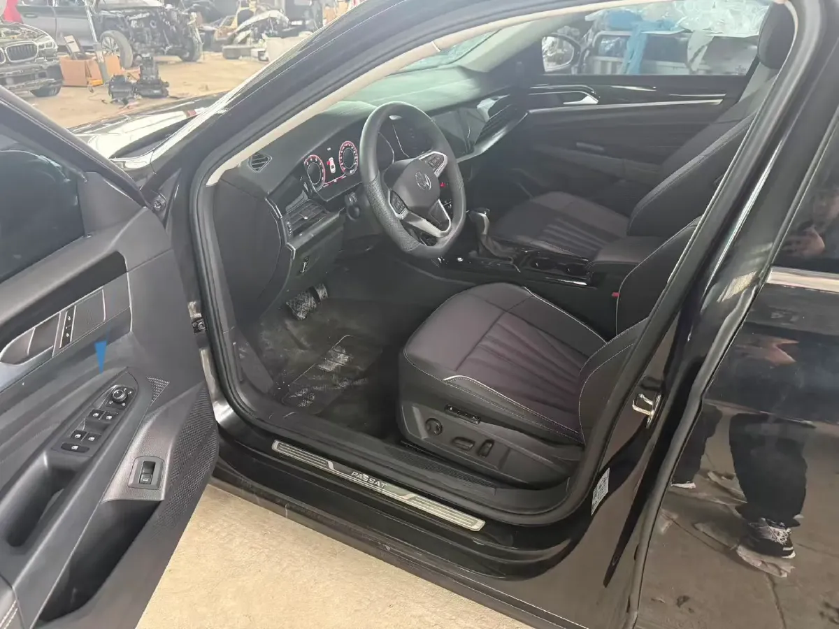 2024 Volkswagen Passat 2.0T 220HP L4 7DCT,autocango,china used car exporter,china ev exporter,chinese used car exporter,chinese used ev exporter