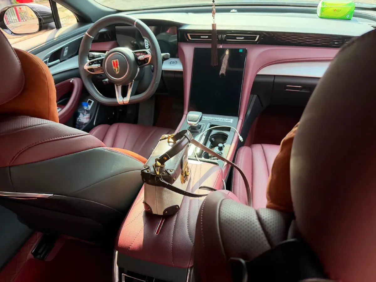 2025 HongQi H5 2.0T 224HP L4 8AT,autocango,china used car exporter,china ev exporter,chinese used car exporter,chinese used ev exporter