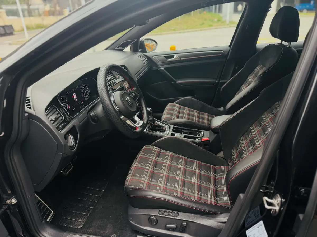 2018 Volkswagen GolfGTI 2.0T 220HP L4 7DCT,autocango,china used car exporter,china ev exporter,chinese used car exporter,chinese used ev exporter