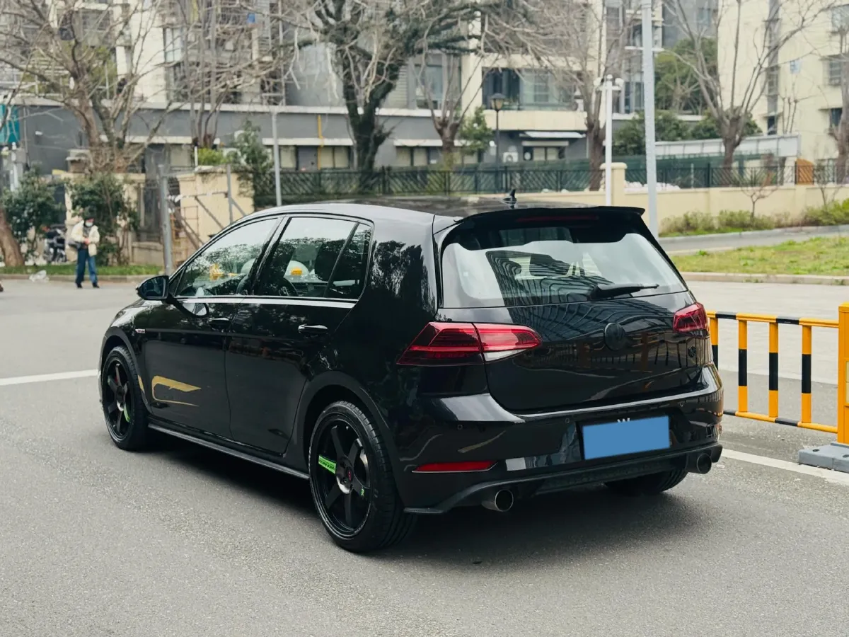 2018 Volkswagen GolfGTI 2.0T 220HP L4 7DCT,autocango,china used car exporter,china ev exporter,chinese used car exporter,chinese used ev exporter