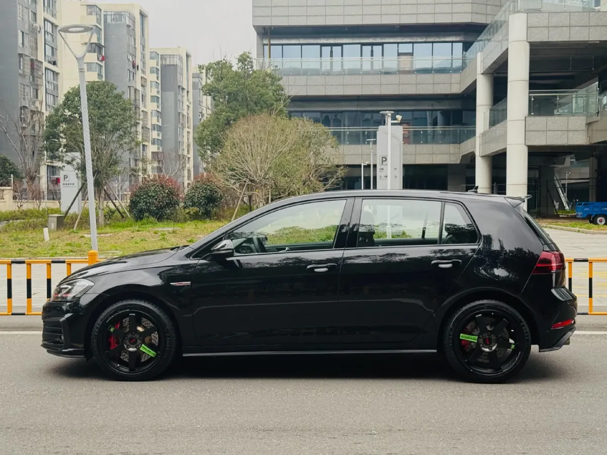 2018 Volkswagen GolfGTI 2.0T 220HP L4 7DCT,autocango,china used car exporter,china ev exporter,chinese used car exporter,chinese used ev exporter