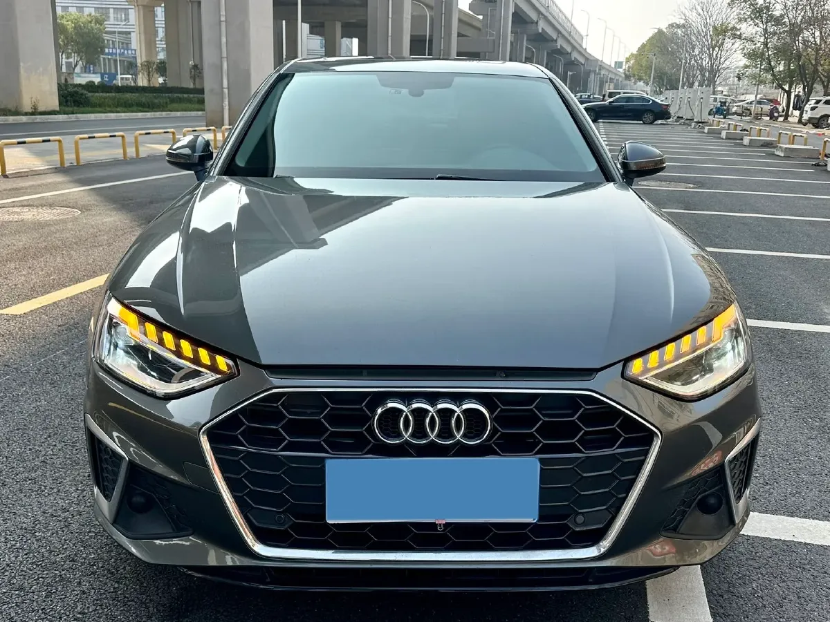 2020 Audi A4L 2.0T 190HP L4 7DCT,autocango,china used car exporter,china ev exporter,chinese used car exporter,chinese used ev exporter
