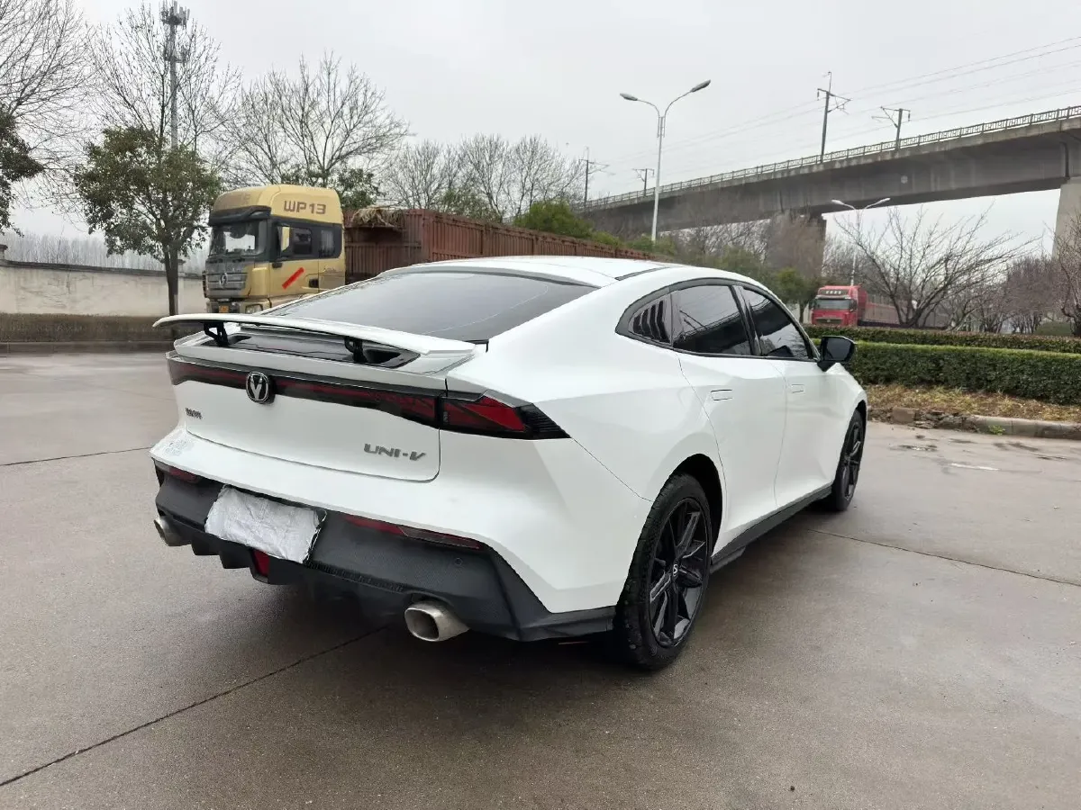 2024 ChangAn UNI-V 1.5T 188HP L4 7DCT,autocango,china used car exporter,china ev exporter,chinese used car exporter,chinese used ev exporter
