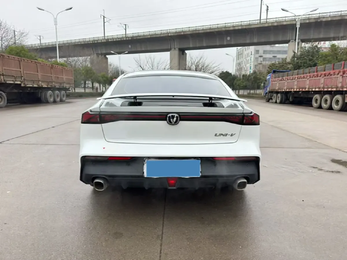 2024 ChangAn UNI-V 1.5T 188HP L4 7DCT,autocango,china used car exporter,china ev exporter,chinese used car exporter,chinese used ev exporter