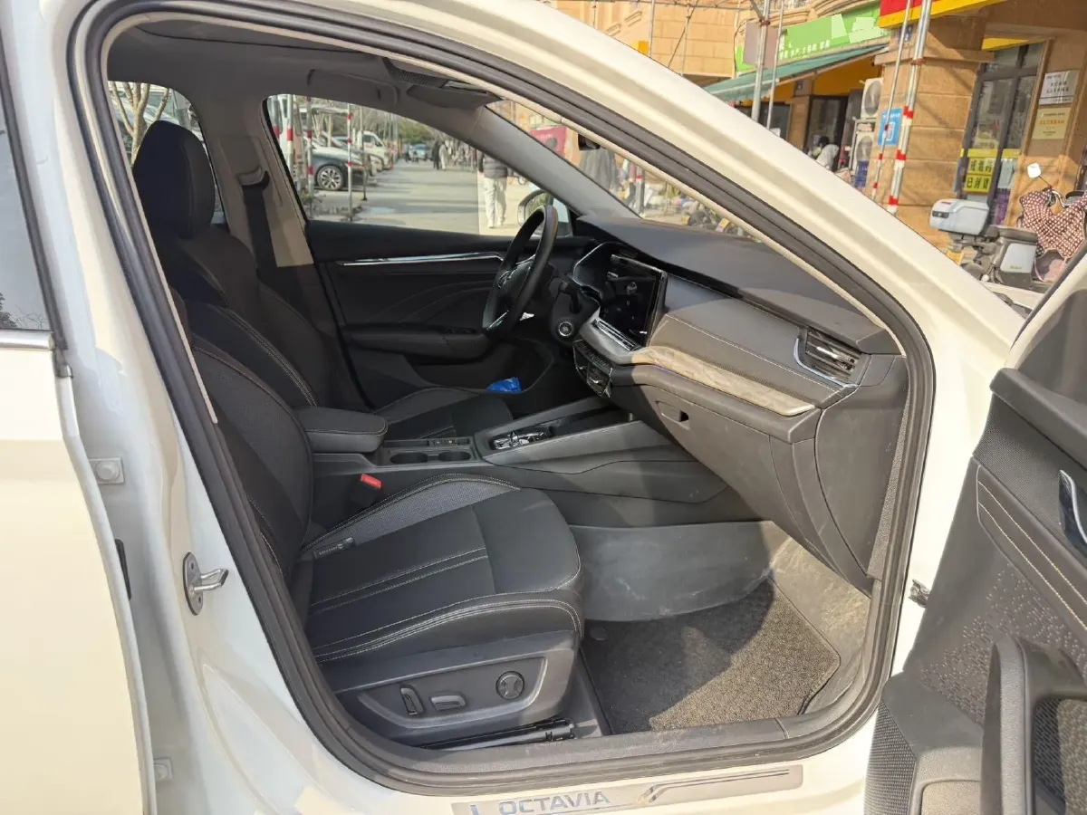 2023 Skoda Octavia 1.4T 150HP L4 7DCT,autocango,china used car exporter,china ev exporter,chinese used car exporter,chinese used ev exporter