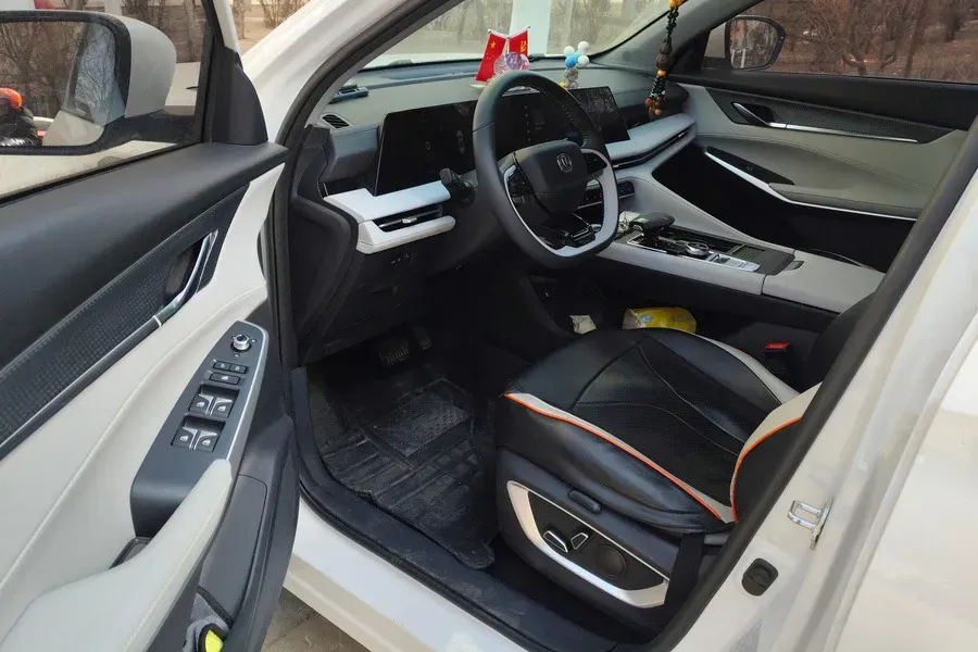 2023 ChangAn CS75 Plus 1.5T 188HP L4 8AT,autocango,china used car exporter,china ev exporter,chinese used car exporter,chinese used ev exporter