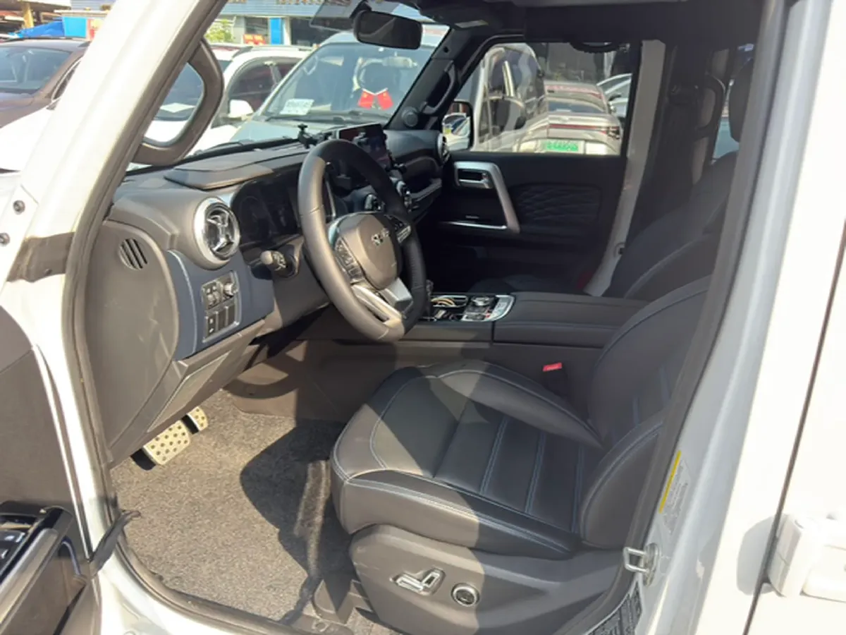 2024 Beijing BJ40 2.0T 224HP L4 8AT,autocango,china used car exporter,china ev exporter,chinese used car exporter,chinese used ev exporter