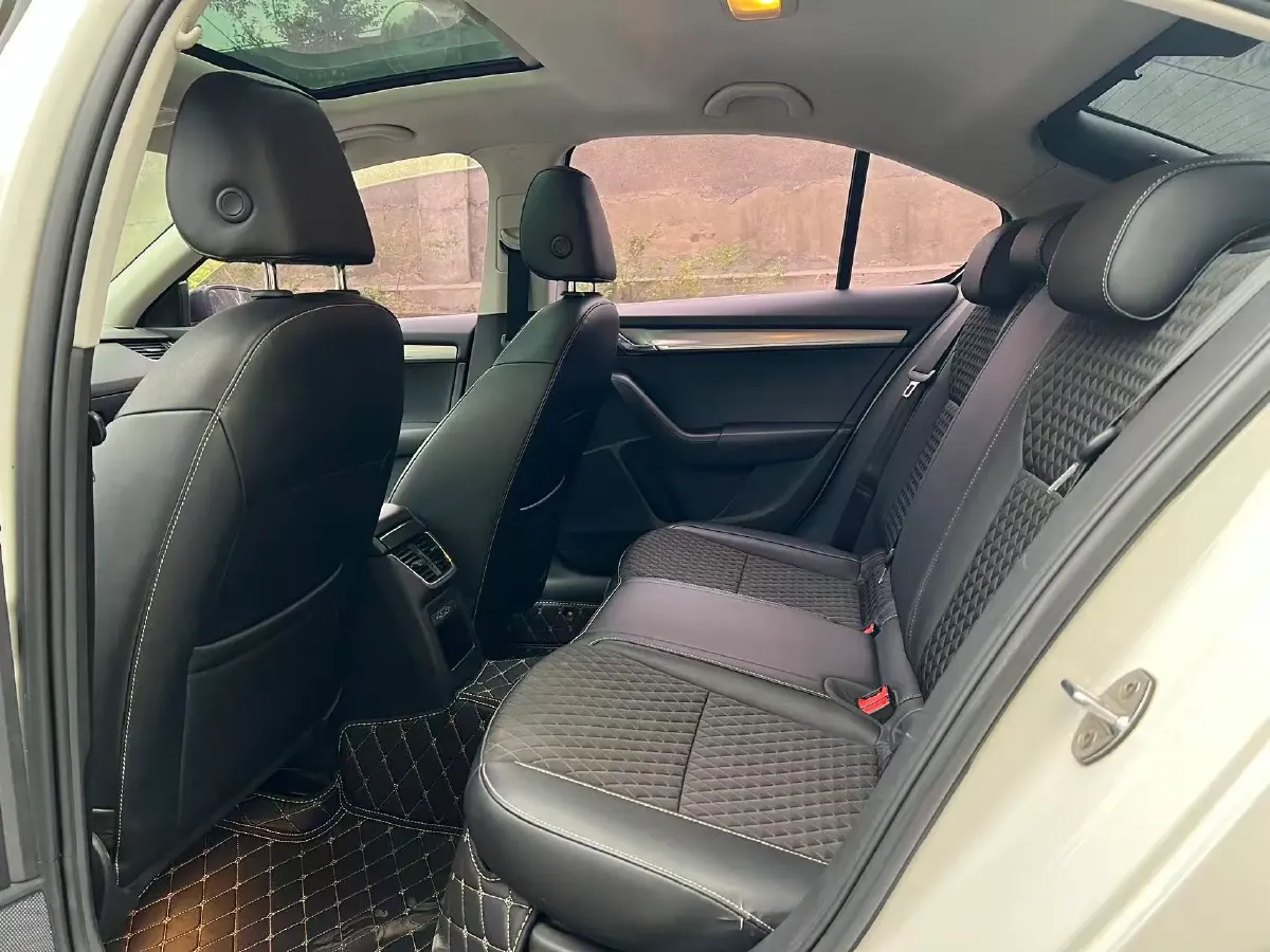 2018 Skoda Octavia 1.4T 150HP L4 7DCT,autocango,china used car exporter,china ev exporter,chinese used car exporter,chinese used ev exporter