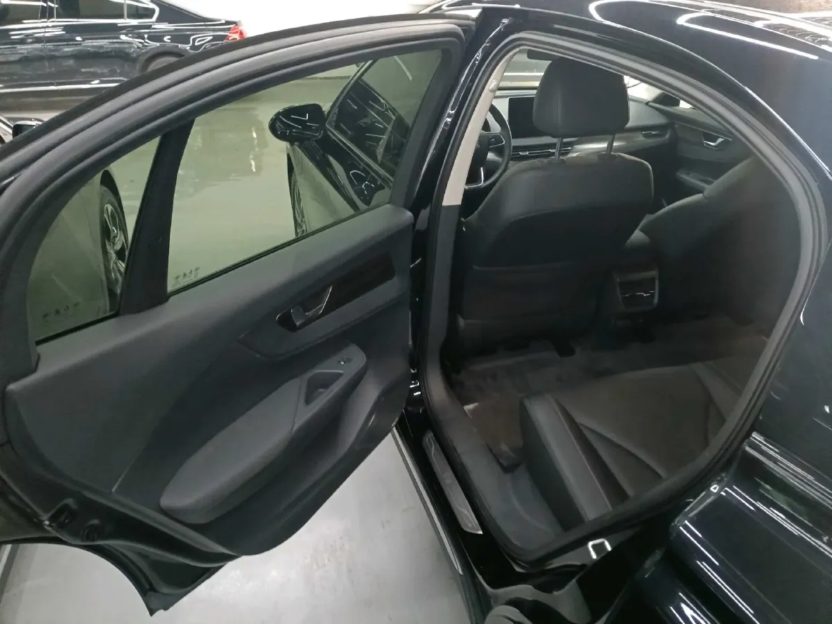 2023 HongQi E-QM5 BEV 54KWH,autocango,china used car exporter,china ev exporter,chinese used car exporter,chinese used ev exporter