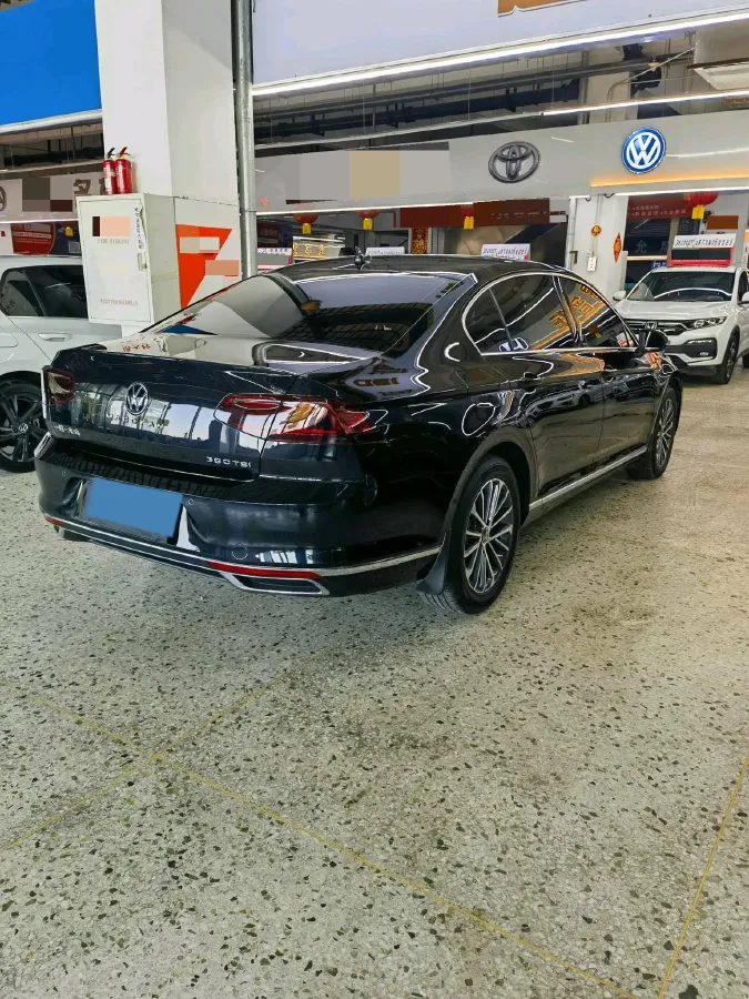 2020 Volkswagen Magotan 2.0T 220HP L4 7DCT,autocango,china used car exporter,china ev exporter,chinese used car exporter,chinese used ev exporter