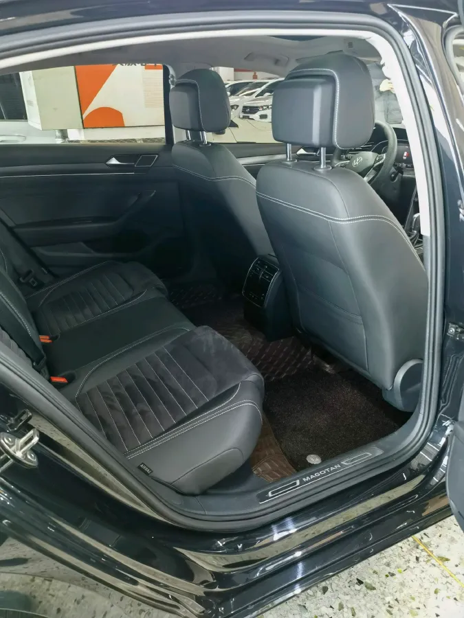2020 Volkswagen Magotan 2.0T 220HP L4 7DCT,autocango,china used car exporter,china ev exporter,chinese used car exporter,chinese used ev exporter