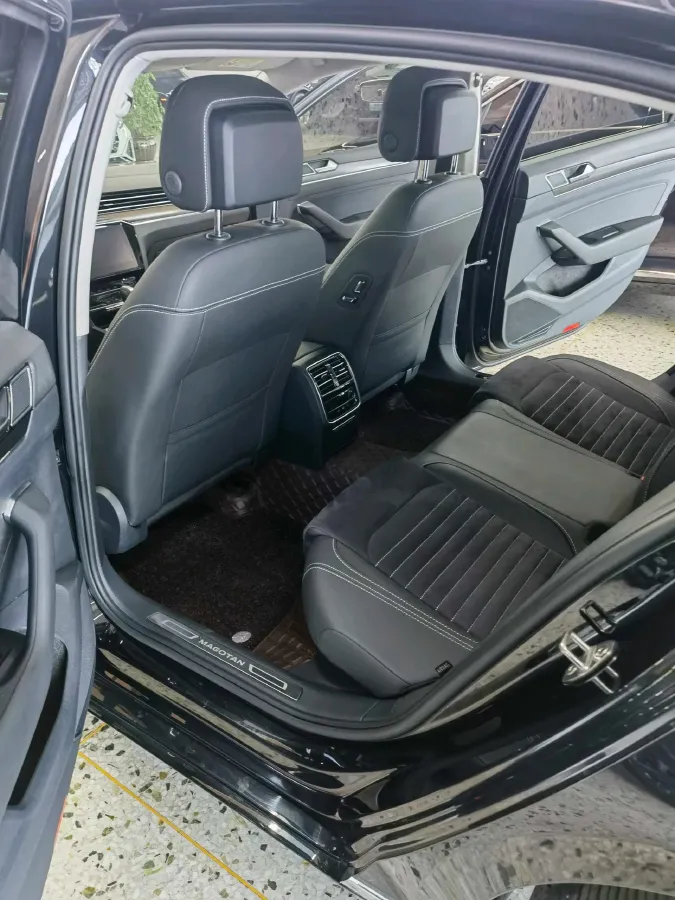 2020 Volkswagen Magotan 2.0T 220HP L4 7DCT,autocango,china used car exporter,china ev exporter,chinese used car exporter,chinese used ev exporter
