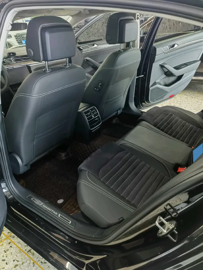 2020 Volkswagen Magotan 2.0T 220HP L4 7DCT,autocango,china used car exporter,china ev exporter,chinese used car exporter,chinese used ev exporter