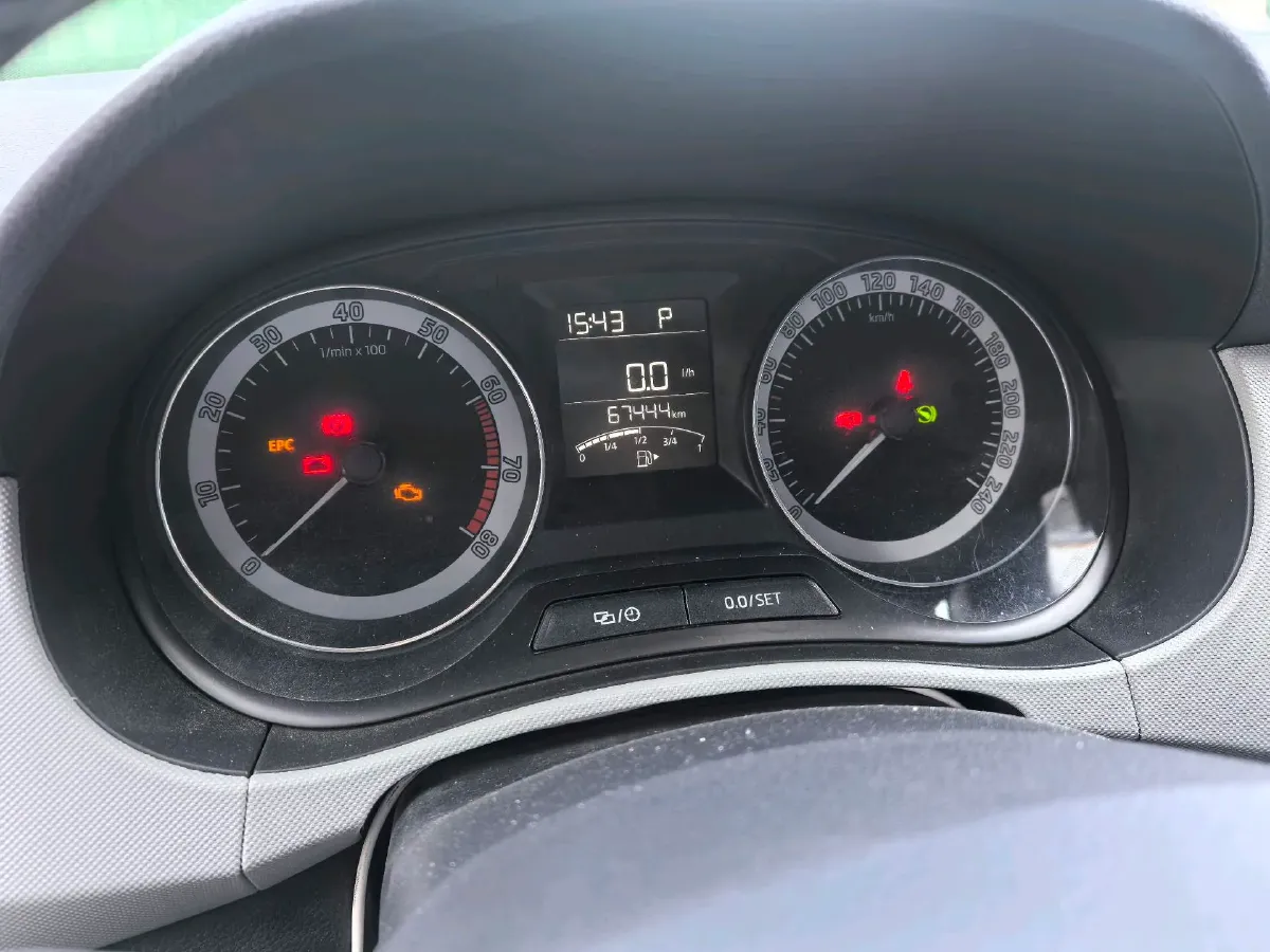 2017 Skoda Fabia 1.6L 110HP L4 6AT,autocango,china used car exporter,china ev exporter,chinese used car exporter,chinese used ev exporter