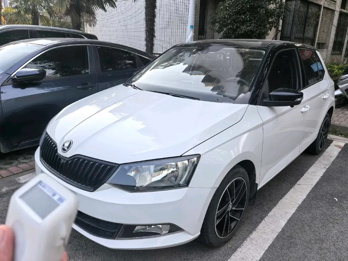 2017 Skoda Fabia 1.6L 110HP L4 6AT,autocango,china used car exporter,china ev exporter,chinese used car exporter,chinese used ev exporter
